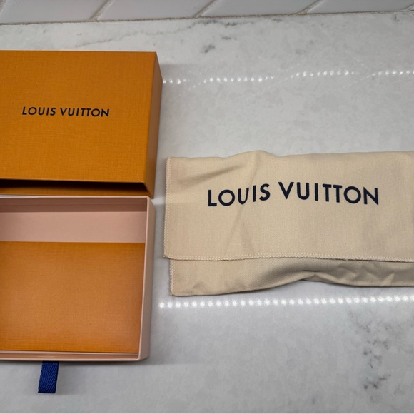 Louis Vuitton Men’s Wallet - Picture 3 of 5